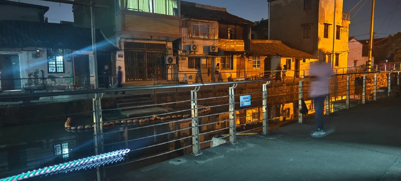 宁波鄞州姜山镇站街。墙弄村河边